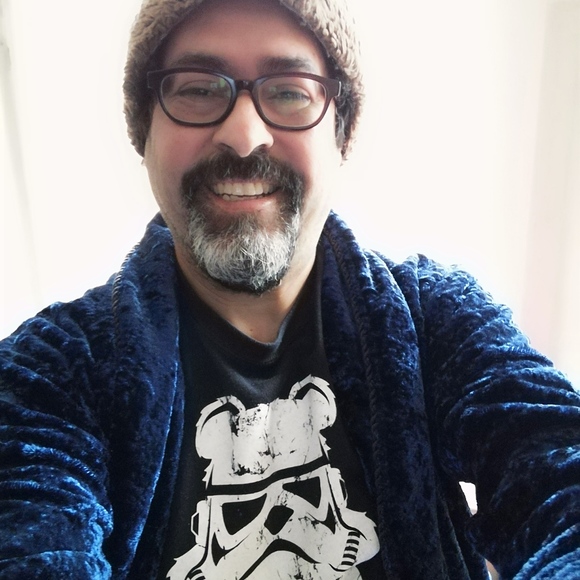 Meet your Poshers, Ulises & Christine - Picture 4 of 4